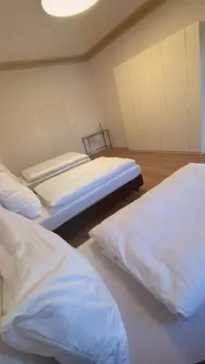 Ein Bett oder Betten in einem Zimmer der Unterkunft Altbauwohnung im Herzen Berlins