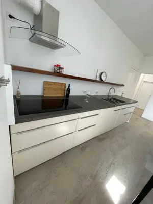 Küche/Küchenzeile in der Unterkunft Altbauwohnung im Herzen Berlins