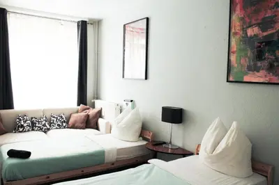Ein Bett oder Betten in einem Zimmer der Unterkunft Krummestraße Berlin - Top Unterkunft in Charlottenburg !