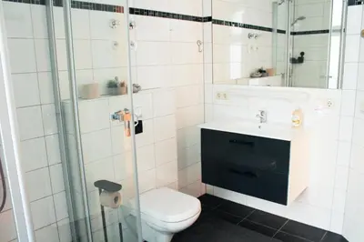 Ein Badezimmer in der Unterkunft Krummestraße Berlin - Top Unterkunft in Charlottenburg !