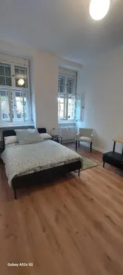 Ein Bett oder Betten in einem Zimmer der Unterkunft Quiet room with private bathroom in a local home