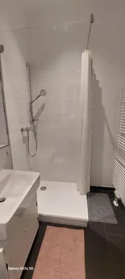 Ein Badezimmer in der Unterkunft Quiet room with private bathroom in a local home