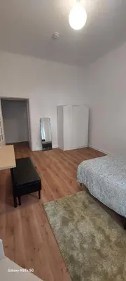 Ein Bett oder Betten in einem Zimmer der Unterkunft Quiet room with private bathroom in a local home