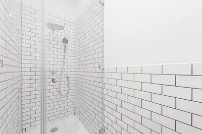 Ein Badezimmer in der Unterkunft Mitte Loft group & family friendly, 150m2, 2BRs, 2Bathrooms, living & dinning room , 4 - 8 Guests