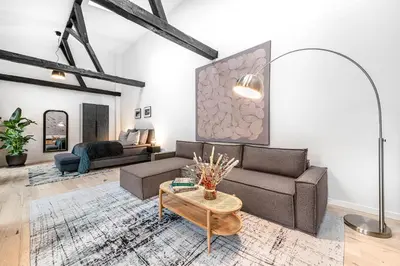 Ein Sitzbereich in der Unterkunft Mitte Loft group & family friendly, 150m2, 2BRs, 2Bathrooms, living & dinning room , 4 - 8 Guests