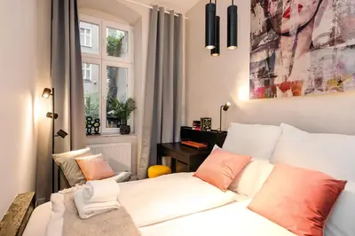 Ein Bett oder Betten in einem Zimmer der Unterkunft Trendy apartment at Ostkreuz