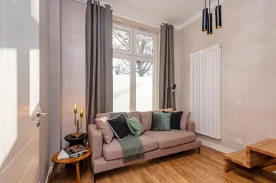 Ein Sitzbereich in der Unterkunft Trendy apartment at Ostkreuz