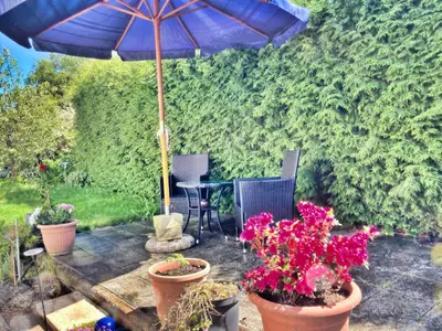 Ein Garten an der Unterkunft 3 Zimmer Haus nahe Airport BER