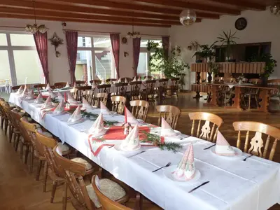 Ein Restaurant oder anderes Speiselokal in der Unterkunft Pension Am Rheinsberger Schloßpark