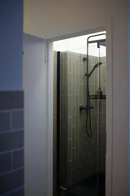 Ein Badezimmer in der Unterkunft Modern Design 75sq Apartment in Berlin Mitte