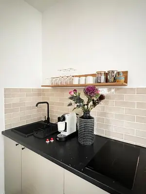 Küche/Küchenzeile in der Unterkunft Modern Design 75sq Apartment in Berlin Mitte