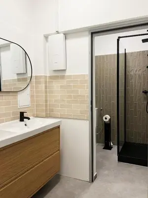 Ein Badezimmer in der Unterkunft Modern Design 75sq Apartment in Berlin Mitte