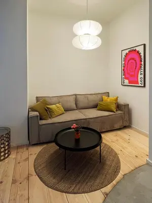 Ein Sitzbereich in der Unterkunft Modern Design 75sq Apartment in Berlin Mitte