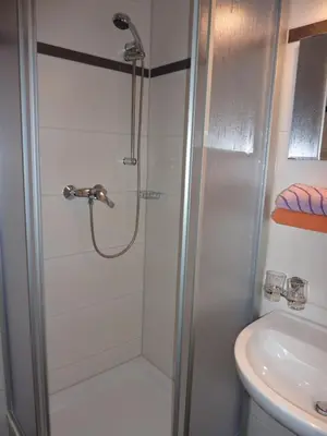 Ein Badezimmer in der Unterkunft Pension Märkische Bauernstube
