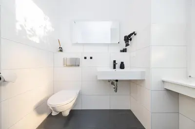 Ein Badezimmer in der Unterkunft 2 BR central Apt at Maybachufer