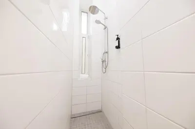 Ein Badezimmer in der Unterkunft Perfect for 4, central, fast Wifi