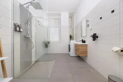 Ein Badezimmer in der Unterkunft 2BR central in Neukölln Maybachufer