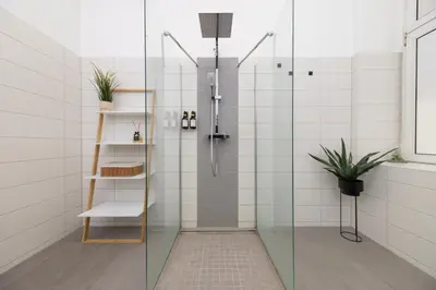 Ein Badezimmer in der Unterkunft 2BR central in Neukölln Maybachufer