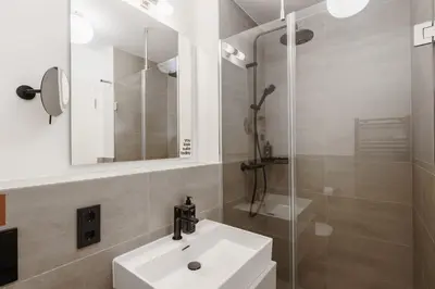 Ein Badezimmer in der Unterkunft Limehome Berlin Sybelstr