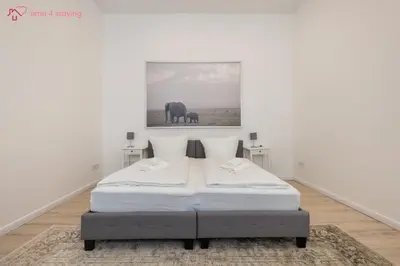 Ein Bett oder Betten in einem Zimmer der Unterkunft time4staying 3 SZ Maisonette nahe Kudamm, ICC & Zoo