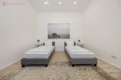 Ein Bett oder Betten in einem Zimmer der Unterkunft time4staying 3 SZ Maisonette nahe Kudamm, ICC & Zoo