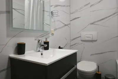 Ein Badezimmer in der Unterkunft AMBER by Comfort Housing - 2 bedroom apartment
