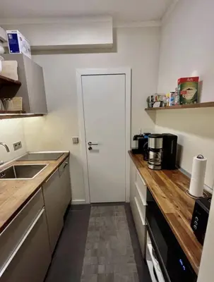 Küche/Küchenzeile in der Unterkunft FeWo im Nollendorfkiez, 2 Zimmer, Küche, Bad,