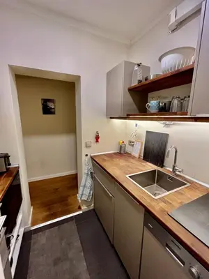 Küche/Küchenzeile in der Unterkunft FeWo im Nollendorfkiez, 2 Zimmer, Küche, Bad,