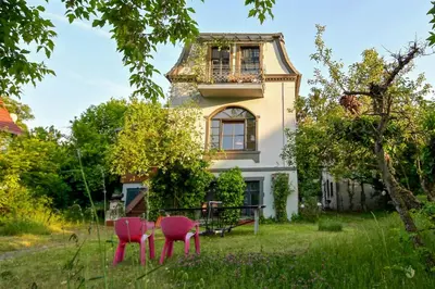 Ein Garten an der Unterkunft Charming Villa With A View Of Schermützelsee