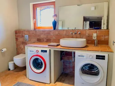 Ein Badezimmer in der Unterkunft Oasis With Permaculture Garden And Yoga Space