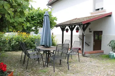 Ein Garten an der Unterkunft Ferienwohnungen Heiliger See Potsdam