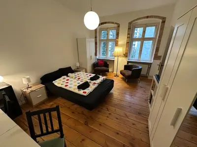 Ein Sitzbereich in der Unterkunft Typical Altbau in the heart of Berlin Wedding