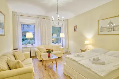 Ein Bett oder Betten in einem Zimmer der Unterkunft Holiday Berlin Apartments