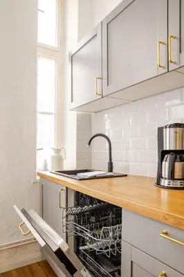 Küche/Küchenzeile in der Unterkunft Green Apartment 3-room Treptower Park