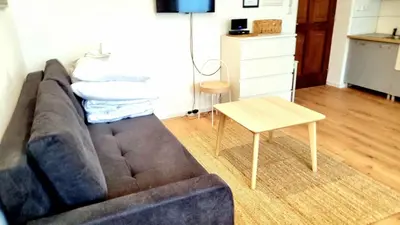 Ein Sitzbereich in der Unterkunft Green Apartment Studio L30 Neukölln