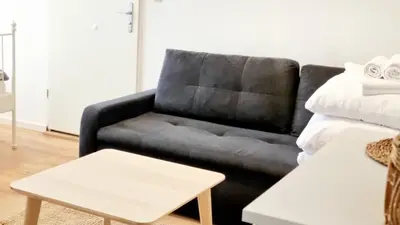 Ein Sitzbereich in der Unterkunft Green Apartment Studio L30 Neukölln
