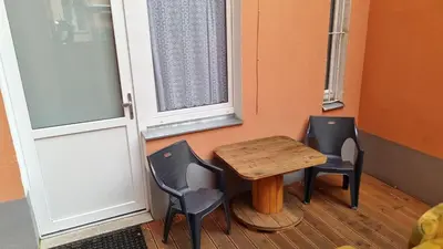 Ein Sitzbereich in der Unterkunft Green Apartment KM1 Small two-room apartment with terrace