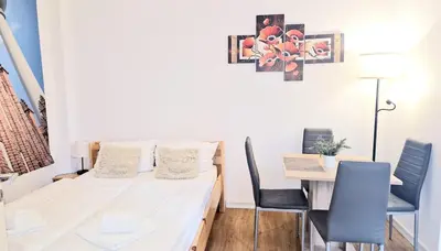 Ein Bett oder Betten in einem Zimmer der Unterkunft Green Apartment KM1 Small two-room apartment with terrace