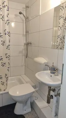 Ein Badezimmer in der Unterkunft Green Apartment KM4 Studio with terrace