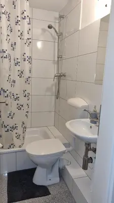 Ein Badezimmer in der Unterkunft Green Apartment KM4 Studio with terrace