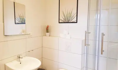 Ein Badezimmer in der Unterkunft Green Apartment N40 Cosy Studio for 3 guests, Terrace