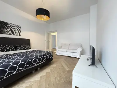 Ein Bett oder Betten in einem Zimmer der Unterkunft HolidayHome Apartments I Spacious 67sqm in Berlin Friedrichshain