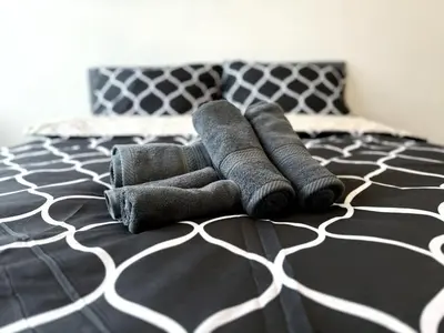 Ein Bett oder Betten in einem Zimmer der Unterkunft HolidayHome Apartments I Spacious 67sqm in Berlin Friedrichshain