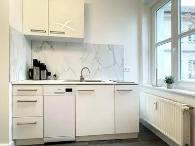 Küche/Küchenzeile in der Unterkunft HolidayHome Apartments I Spacious 67sqm in Berlin Friedrichshain