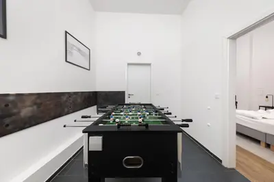 Eine Spielezimmer in der Unterkunft 2BR Modern Apt Maybachufer Tischkicker