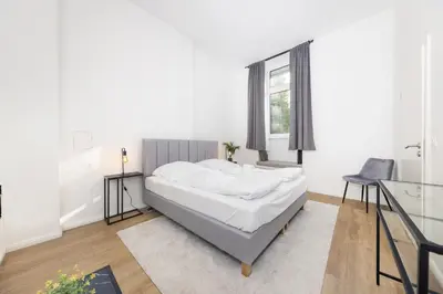 Ein Bett oder Betten in einem Zimmer der Unterkunft 2BR Modern Apt Maybachufer Tischkicker