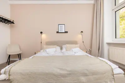Ein Bett oder Betten in einem Zimmer der Unterkunft 4 Zimmer Große Küche Balkon am Maybachufer