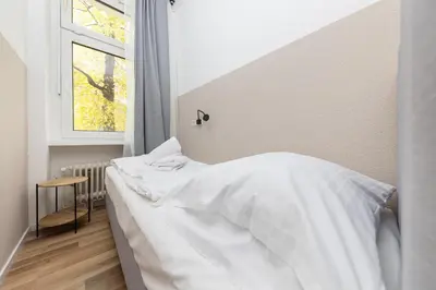 Ein Bett oder Betten in einem Zimmer der Unterkunft 4 Zimmer Große Küche Balkon am Maybachufer