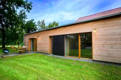Ein Garten an der Unterkunft Pausenhof Spreewald - Viel Platz für gemeinsame Zeit - Ruhige Spreewald-Fewos in Alleinlage - Kinder reisen kostenlos! Hunde Willlkommen