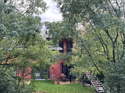 Ein Garten an der Unterkunft Große Loft im Naturschutzgebiet mit eigenem Garten